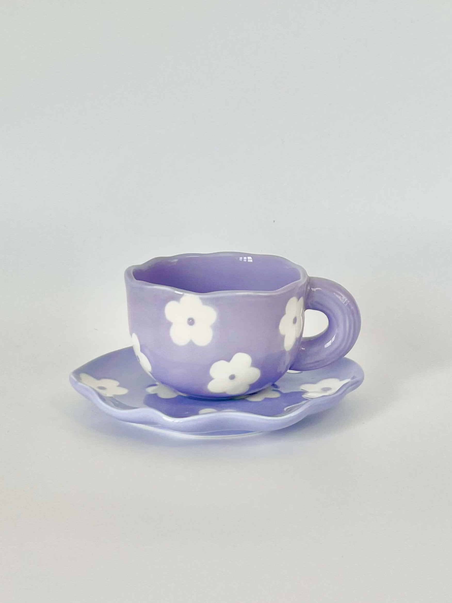 Momo Tea Cup. The cutest tea set with a cup and plate / saucer combination. Cute daisy flower design on pastel purple set. Aesthetic ceramic tea set for the girls, mums, daughters. Perfect gift or present for loved one. Adorable home décor homeware 
