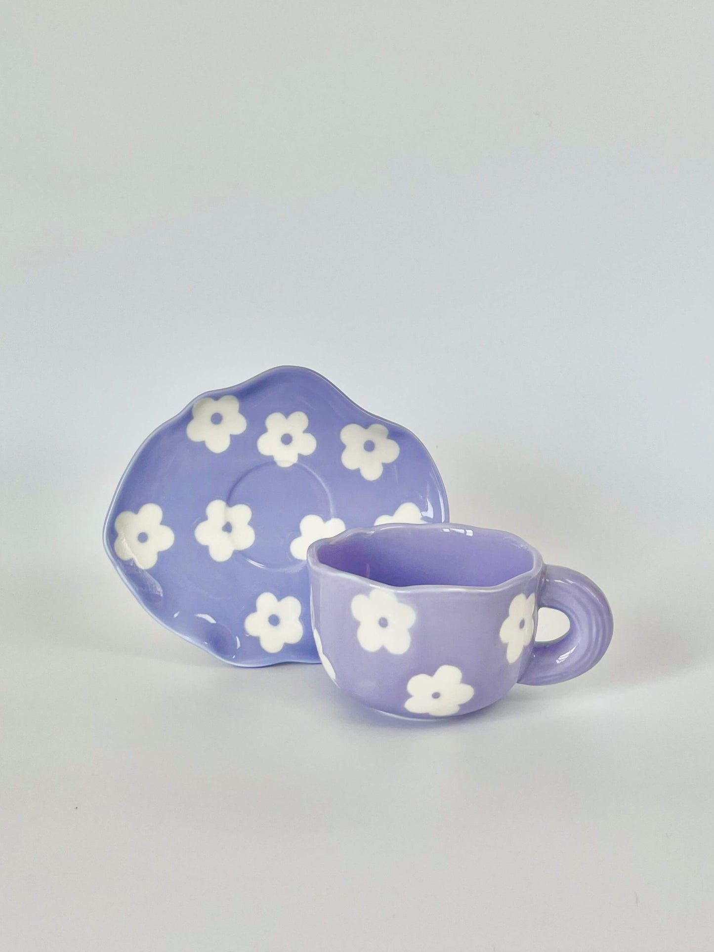 Momo Tea Cup. The cutest tea set with a cup and plate / saucer combination. Cute daisy flower design on pastel purple set. Aesthetic ceramic tea set for the girls, mums, daughters. Perfect gift or present for loved one. Adorable home décor homeware 