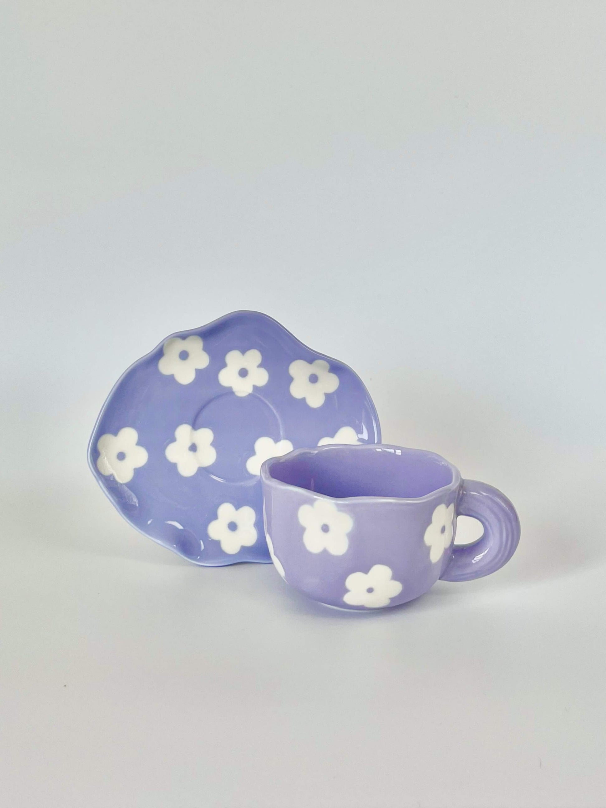 Momo Tea Cup. The cutest tea set with a cup and plate / saucer combination. Cute daisy flower design on pastel purple set. Aesthetic ceramic tea set for the girls, mums, daughters. Perfect gift or present for loved one. Adorable home décor homeware 