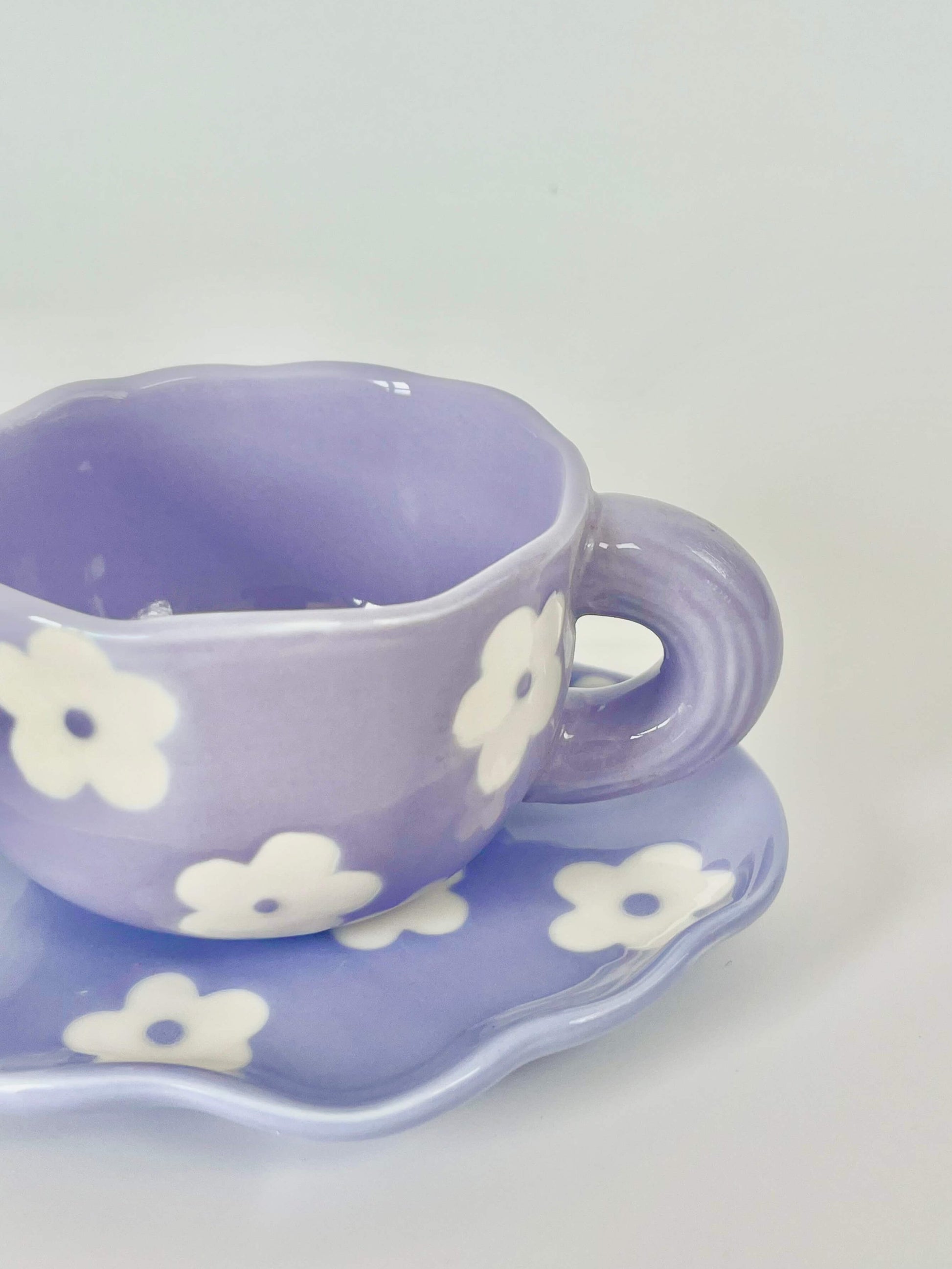 Momo Tea Cup. The cutest tea set with a cup and plate / saucer combination. Cute daisy flower design on pastel purple set. Aesthetic ceramic tea set for the girls, mums, daughters. Perfect gift or present for loved one. Adorable home décor homeware 